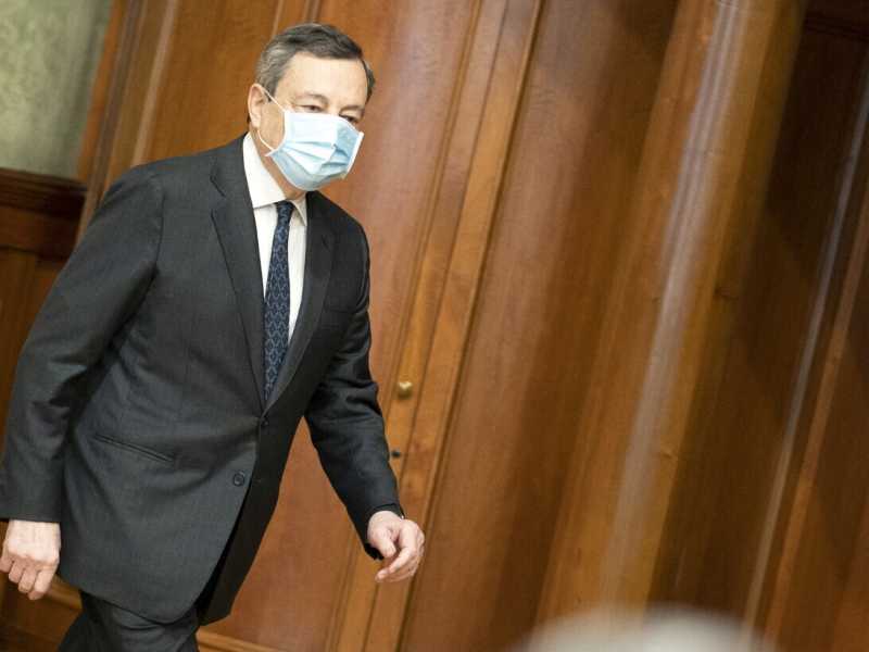 Green pass anche per i privati. Manca l'accordo su chi paga i tamponi