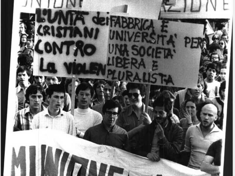 <span class="mw-mmv-title">Manifestazione di CL durante gli anni Settanta (da Wikipedia)</span>