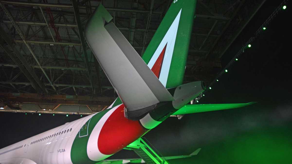 Immagine di Alitalia vale come un vecchio brillocco della nonna