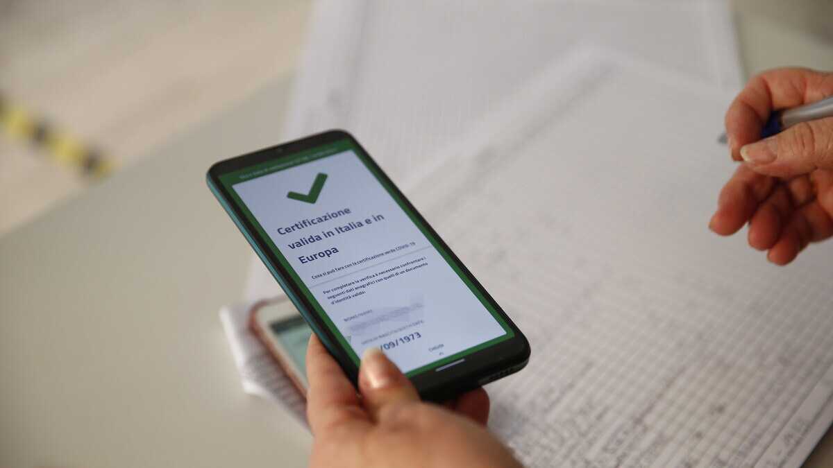 Immagine di Sul green pass il Regno Unito potrebbe tornare sui suoi passi