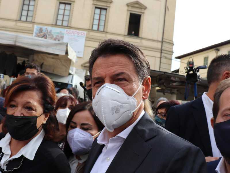 "Condanno fermamente". Adesso Conte prende le distanze dai suoi sostenitori
