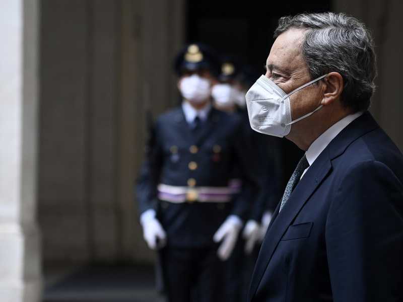 Green pass all'unanimità. Draghi: "Decreto per tenere aperto il paese"