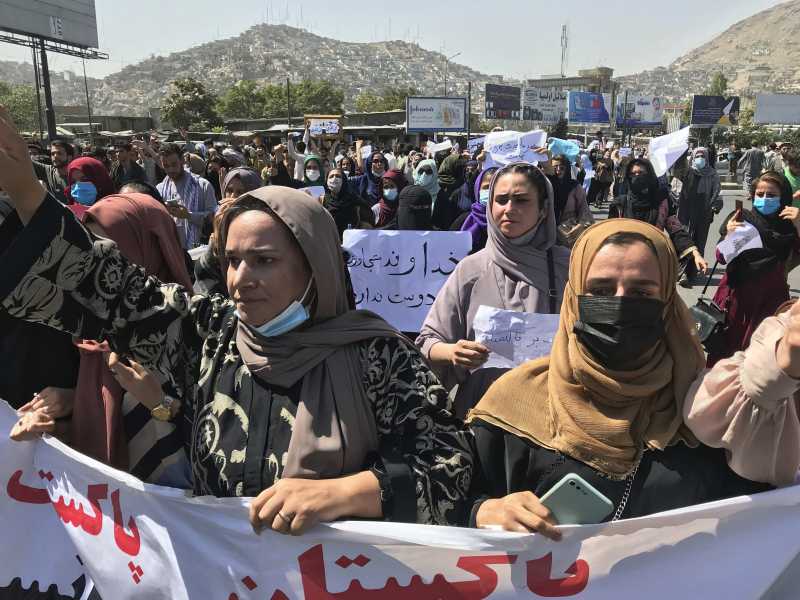 Una manifestazione delle donne a Kabul (foto LaPresse)<br /> 