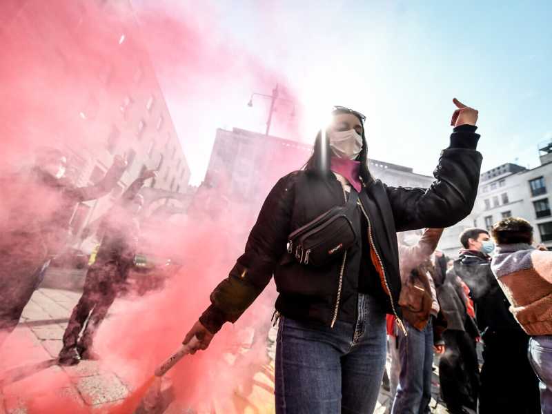 Flash mob femminista a Milano (LaPresse) 