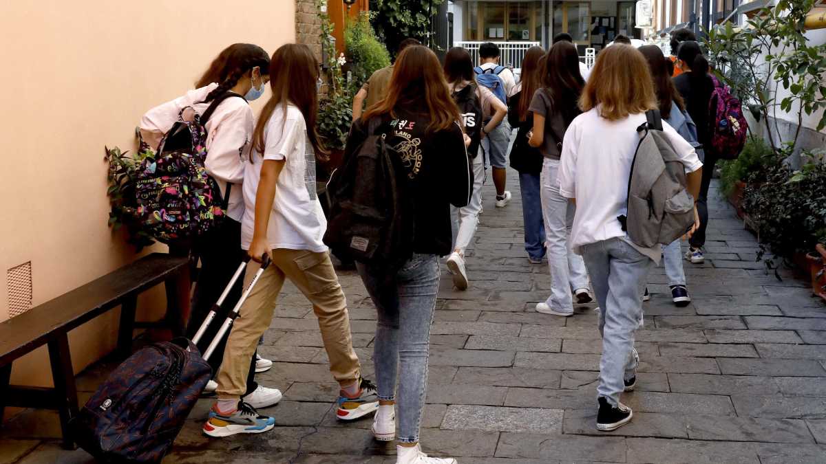 Immagine di Basta chiacchiere, la scuola funziona