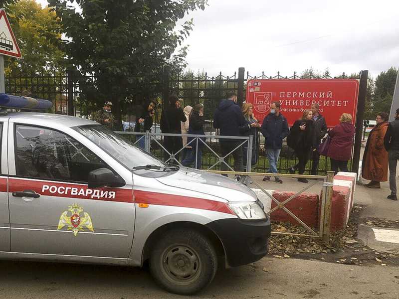 L'esterno dell'università di Perm, in Russia, luogo della sparatoria (LaPresse)