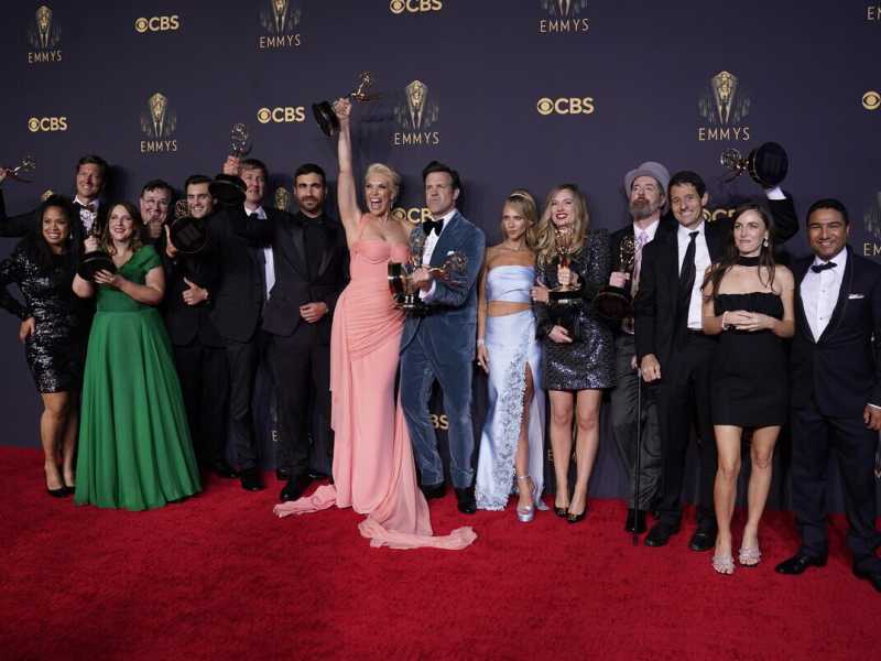 Agli Emmy sbancano “The Crown” e “Ted Lasso”