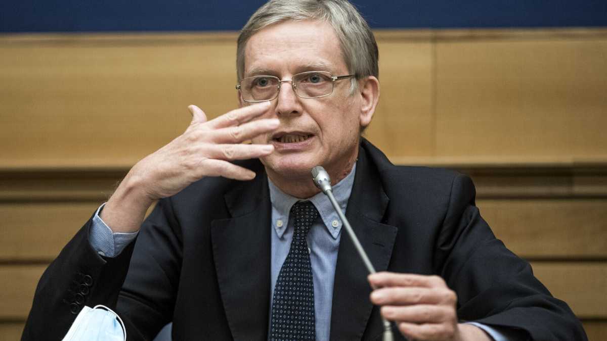 Immagine di "L'antifascismo di Emiliano è incomprensibile. A Nardò situazione pirandelliana". Parla Cuperlo