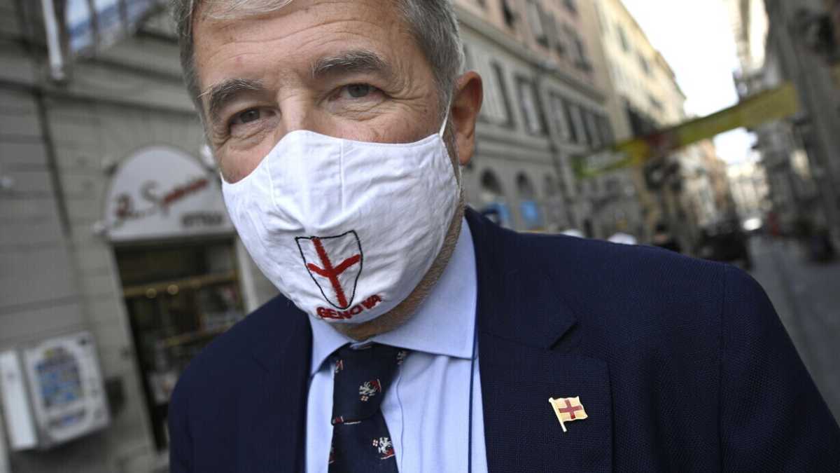 Immagine di Tra Salvini e Giorgetti il sindaco di Genova Bucci sceglie il vaccino