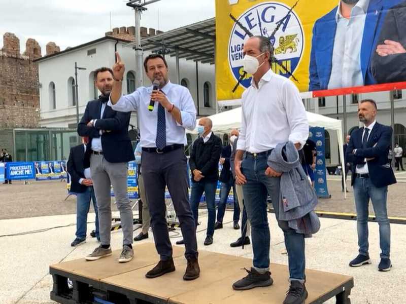 Matteo Salvini e Luca Zaia a un comizio della Lega in Veneto (foto Ansa)