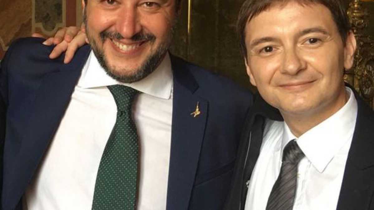 Immagine di Luca Morisi indagato per spaccio di droga: "Chiedo scusa a tutti". Salvini: "Conta su di me"