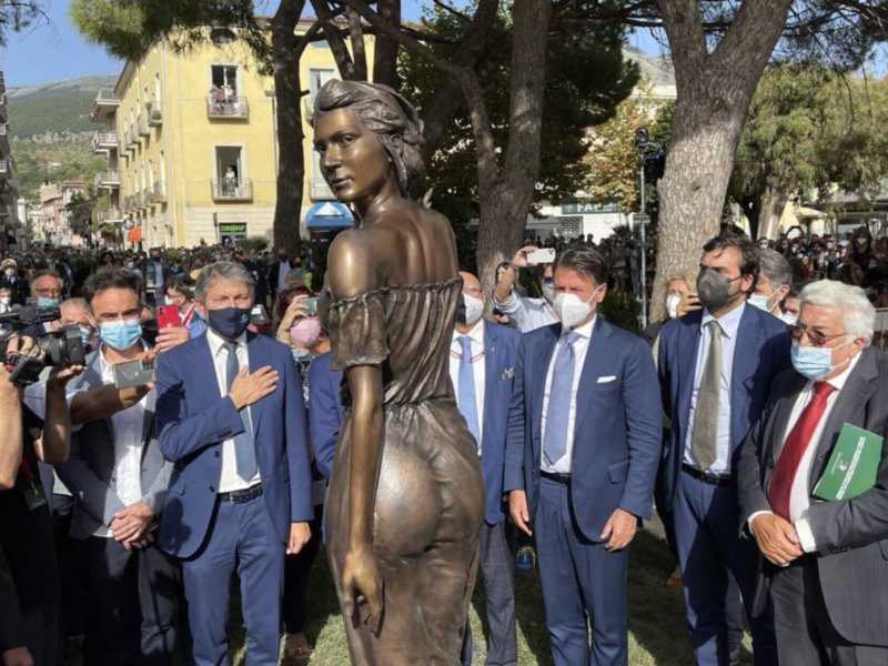 Dal profilo Twitter di Carlo Sibilia, deputato M5s<br />
