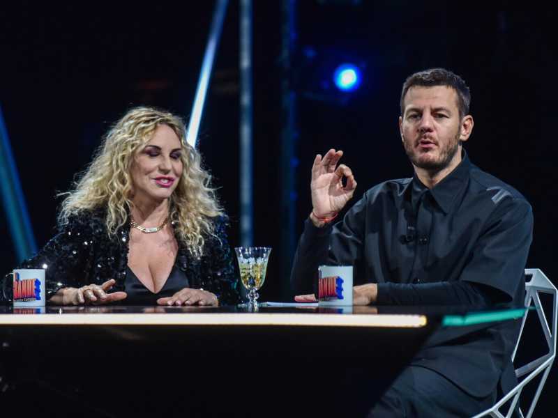 Alessandro Cattelan con Antonella Clerici nella prima puntata di "Da Grande" (foto Ansa)
