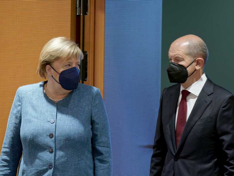 <span style="font-family: Arial, Verdana, sans-serif; font-size: 12px;">Angela Merkel e Olaf Scholz (Ansa)</span>