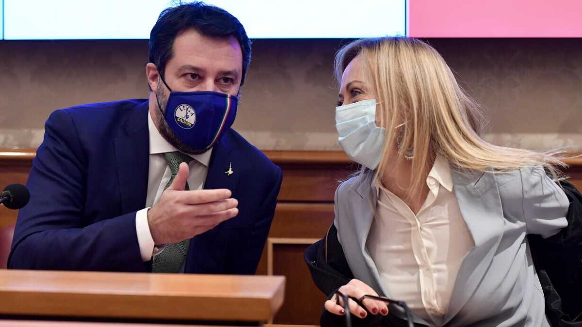 Immagine di Meloni fa tardi alla conferenza di Bernardo, Salvini se ne va. E l'unità del centrodestra scricchiola