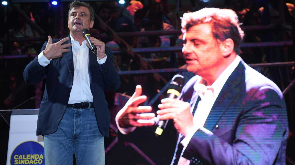 Immagine di Calenda riempie piazza del Popolo: “Sono io il Draghi di Roma”