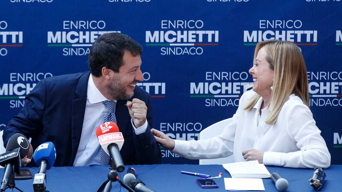 Immagine di Meloni e Salvini alla ricerca di un colpevole: "È tutta colpa dell'Alitalia"