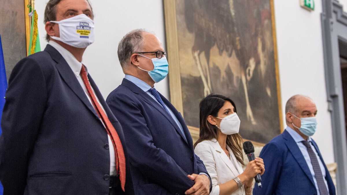 Immagine di Elezioni a Roma: Gualtieri, Calenda e perfino Raggi sperano nel voto di Draghi