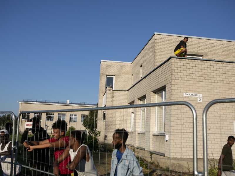 Centro per migranti a Vydeniai, Lituania. Pi&ugrave; di 3000 migranti sono stati intercettati al confine con la Bielorussia (Paulius Pelectis/Getty Images)&nbsp;<br />