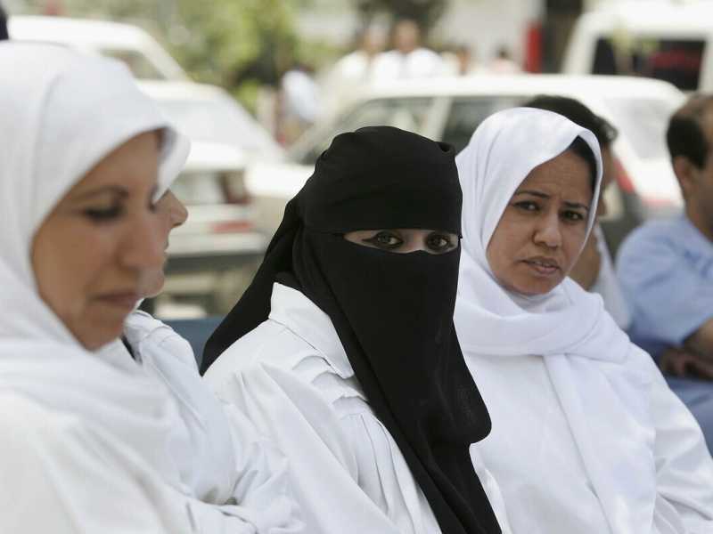 Infermiere palestinesi nel cortile dell'ospedale Al-Shifa (Abid Katib/Getty Images) <br />