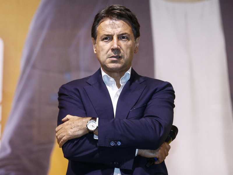 La fuga di Di Maio e Conte: nessuno vuole stare accanto alla Raggi