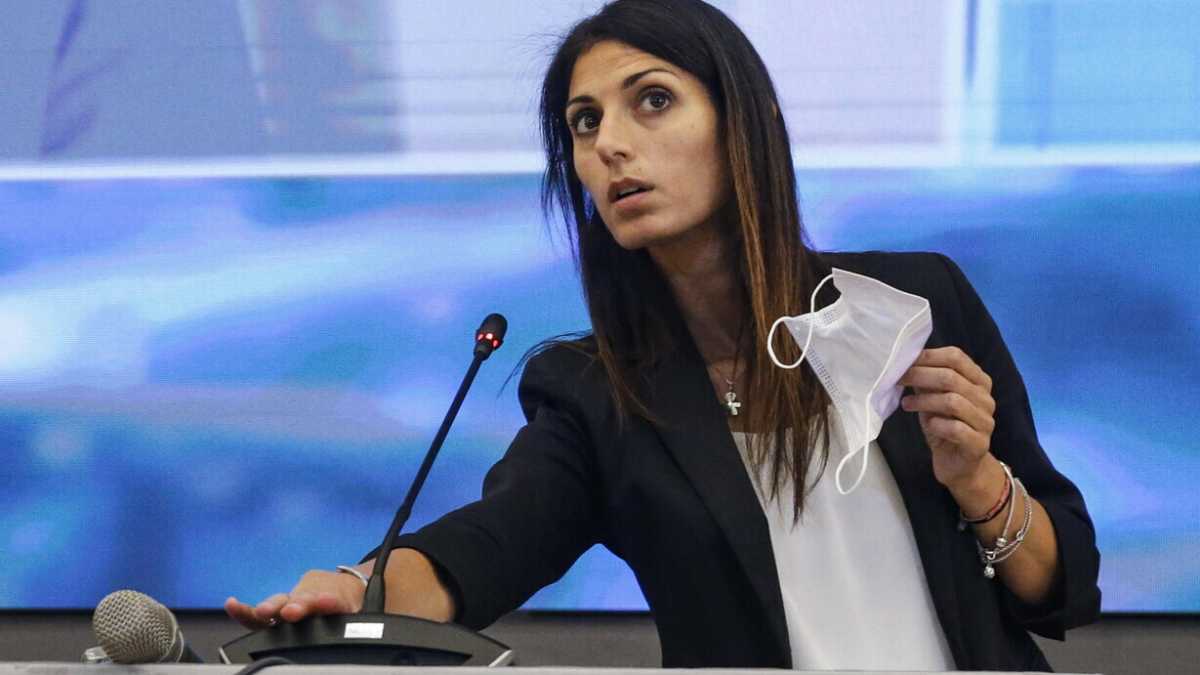 Immagine di Raggi e l'ultimo giorno da sindaca di Roma. Tra precarietà e vittimismo