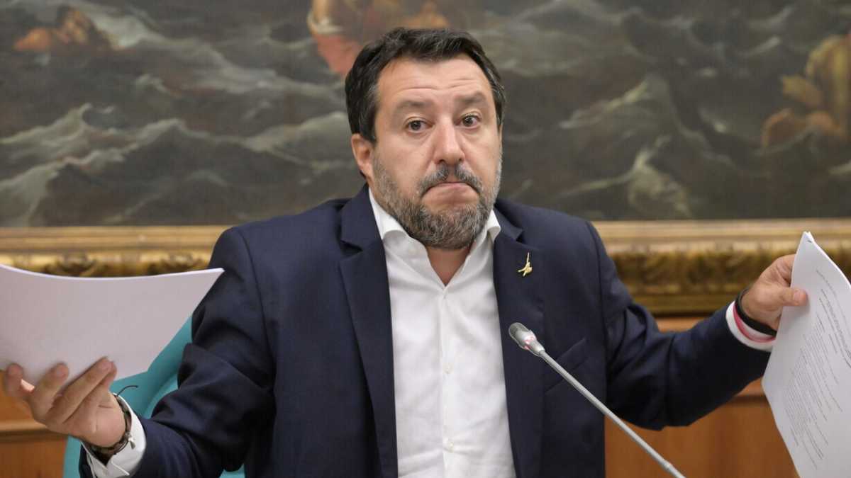 Immagine di Salvini si aggrappa alle tasse per far ballare il governo: "La delega fiscale non è l'oroscopo"