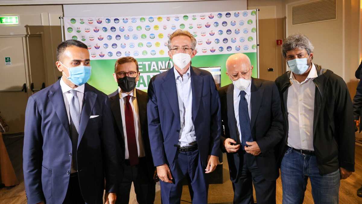 Immagine di La falange sfogliatella. Da De Luca a Di Maio: è il miracolo di Napoli