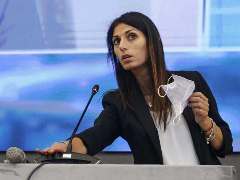 Raggi e l'ultimo giorno da sindaca di Roma. Tra precarietà e vittimismo
