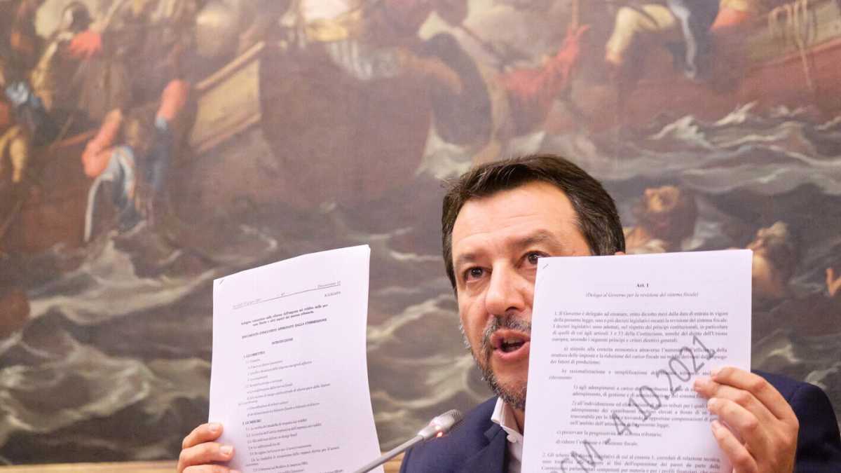 Immagine di Draghi lotta contro le bufale di Salvini. Secondo giorno di quasi Papeete