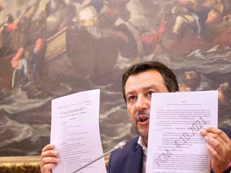 Draghi lotta contro le bufale di Salvini. Secondo giorno di quasi Papeete