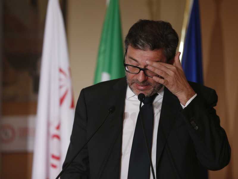 Giorgetti si eclissa a Milano mentre Salvini denuncia le manine di Draghi