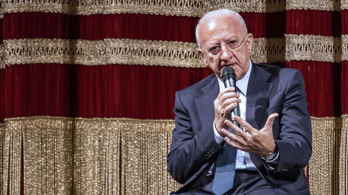Immagine di De Luca: "È arrivato il momento di una forza unitaria con il M5s"
