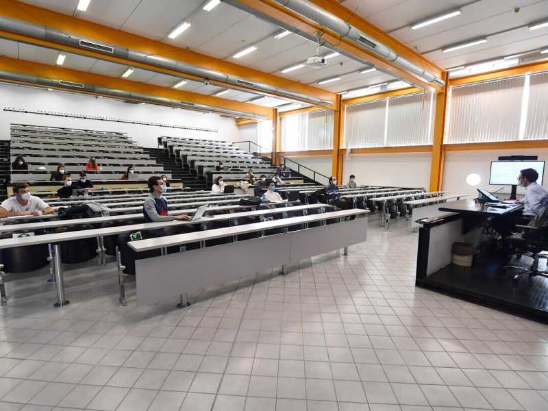 La provinciale reticenza dell’università italiana a lavorare in inglese