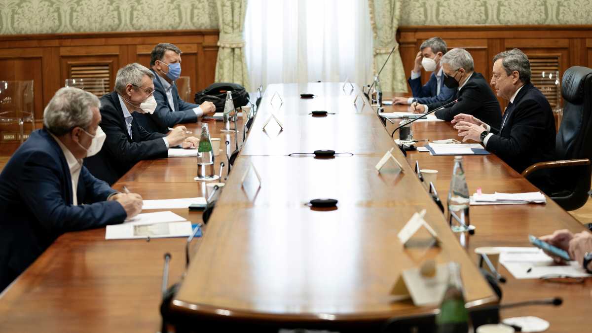 Immagine di Il salario minimo riempie i dibattiti, ma esce dal radar di governo e parti sociali