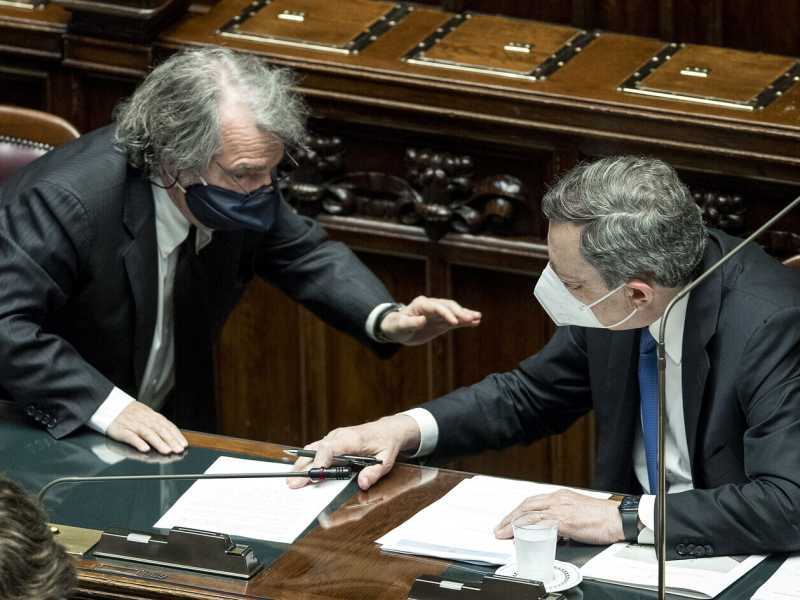 Renato Brunetta e Mario Draghi (LaPresse)