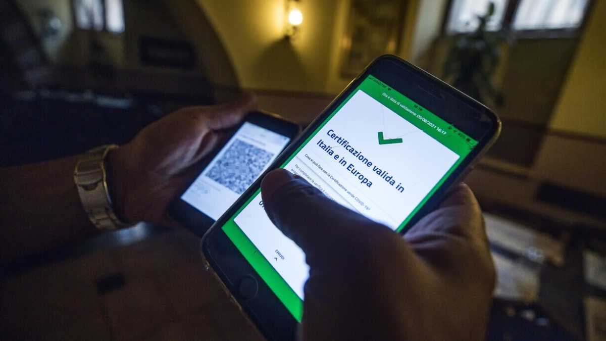 Immagine di Il green pass sul lavoro non si usa solo in Italia. Ecco come funziona negli altri paesi