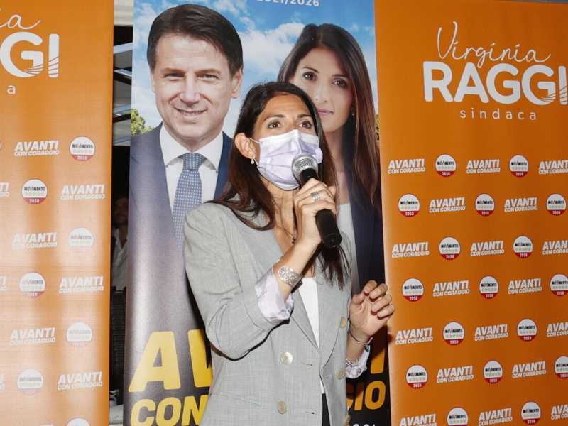 Conte porta a pranzo Raggi: "Vedi cara, stasera in tv dirò che voterò Gualtieri"