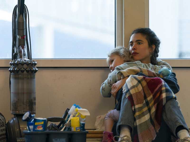 Maid, l'epopea piena di cadute di una madre sempre pronta a rialzarsi
