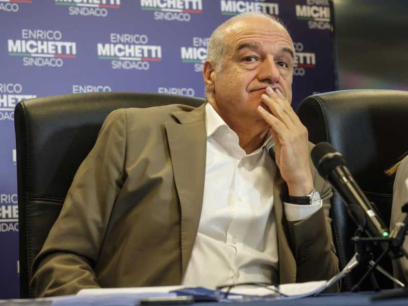 Michetti, caos chiusura. Lo staff di Meloni contatta il cantante Ultimo. Che dice no