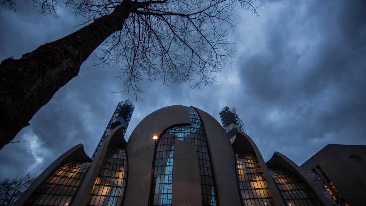 Immagine di A Colonia canta il muezzin. Il richiamo alla preghiera dalle 35 moschee della città