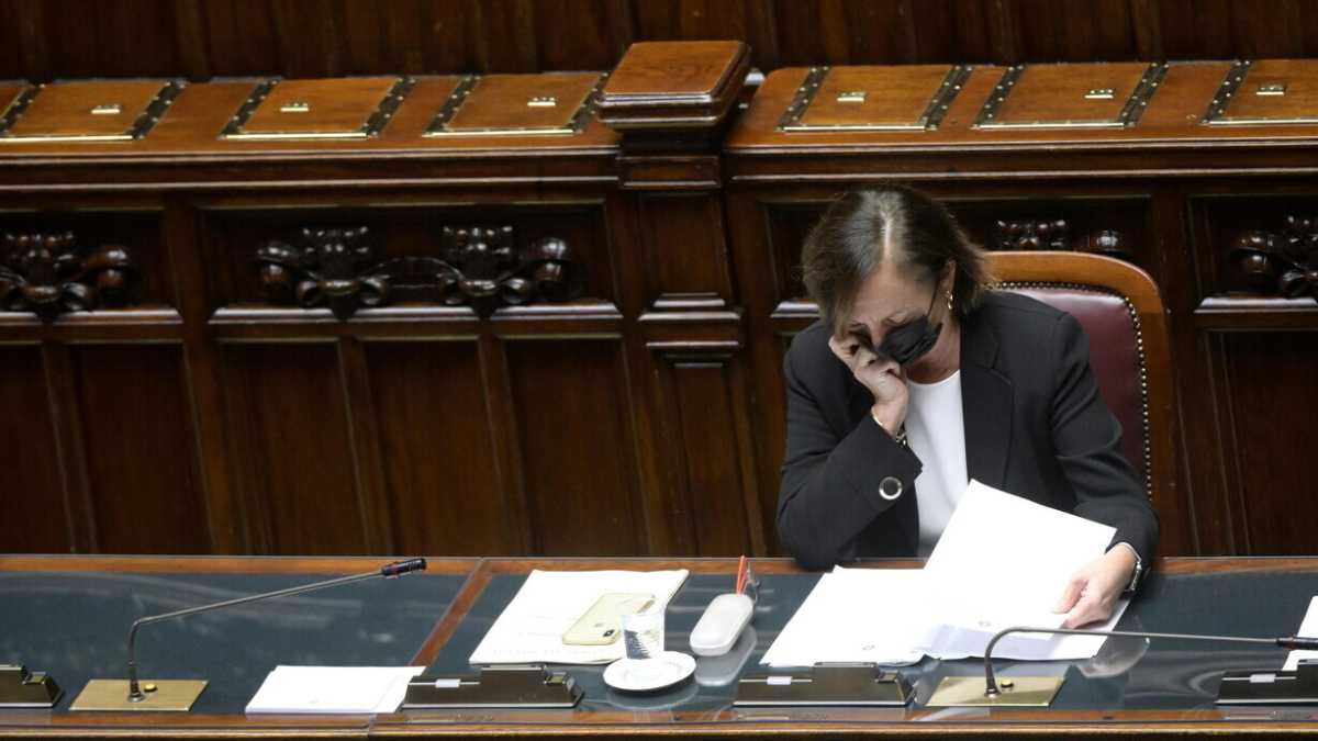 Immagine di Lamorgese in affanno. Meloni: “Calcolo negli scontri: è la strategia della tensione”