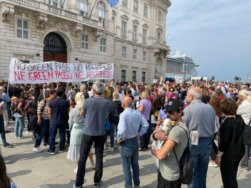 La protesta contro il green pass a Trieste, il 25 settembre 2021(ANSA / Benedetta Moro) <br />
