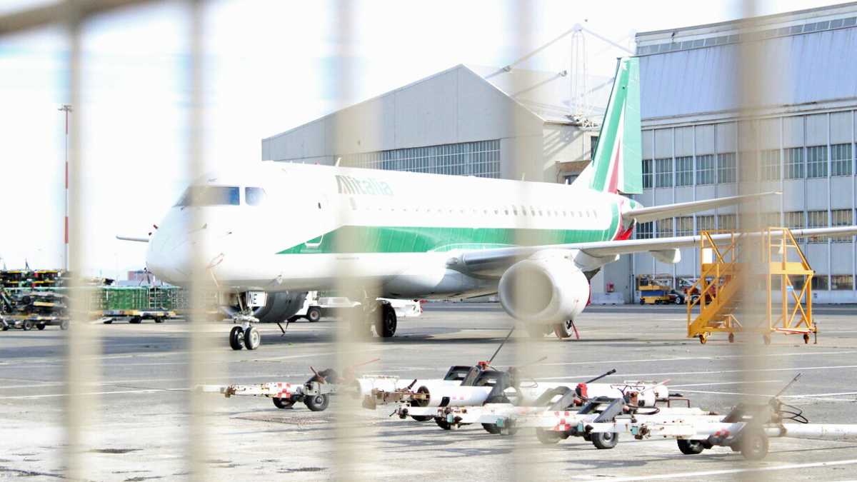Immagine di L'ultimo volo Alitalia si lascia dietro debiti e cassa integrazione. Ecco tutte le grane