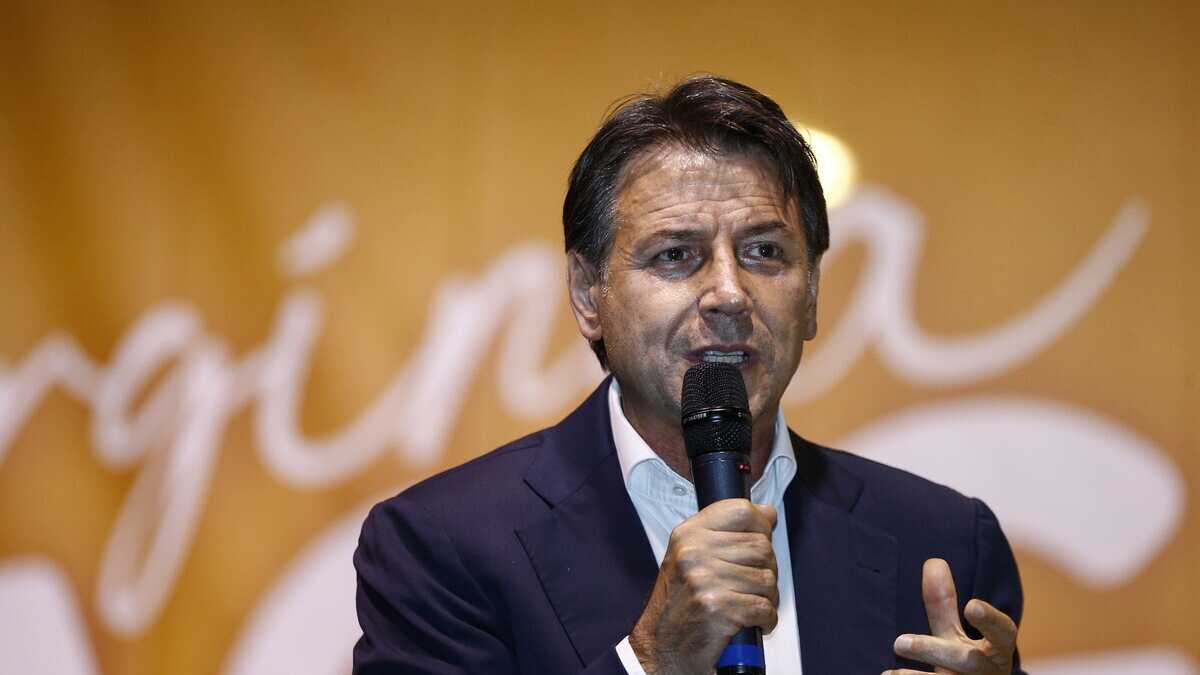 Immagine di Conte insegue Grillo sui tamponi gratis. E il M5s si spacca di nuovo