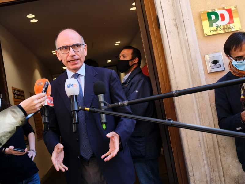 Letta rassicura Bonomi: "Su riforme e green pass noi stiamo con Draghi"