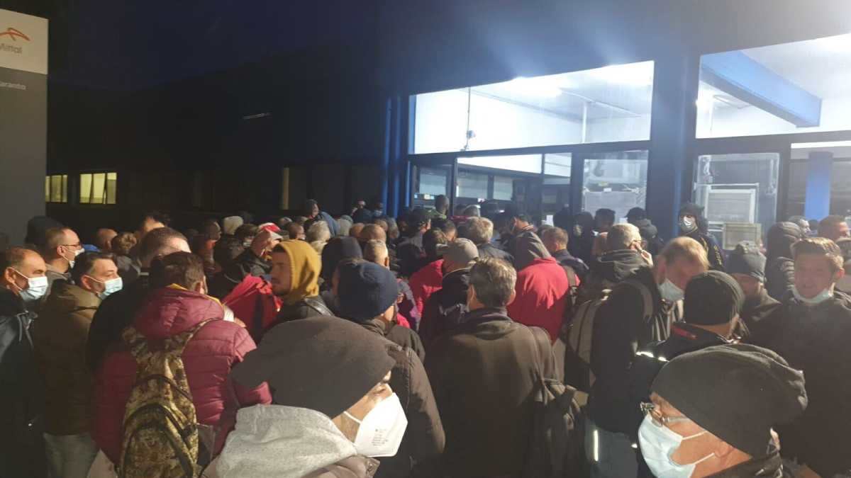 Immagine di "I tamponi gratis all'Ilva? La vera conquista sindacale sarà quando tutti saranno vaccinati”