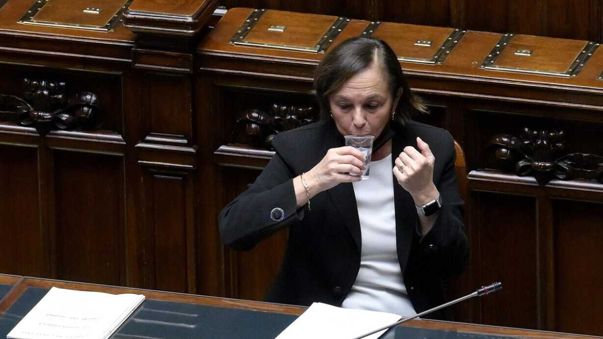 Immagine di Green pass, esame per Lamorgese. Allerta davanti aziende e stazioni