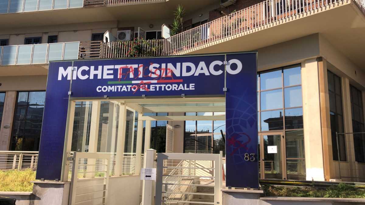 Immagine di "Michetti Fascista", vandalizzata la sede del candidato romano