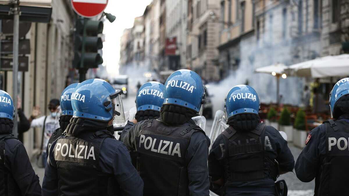 Immagine di "Circa 50mila non vaccinati tra tutte le forze dell'ordine", ci dice il segretario del Coisp
